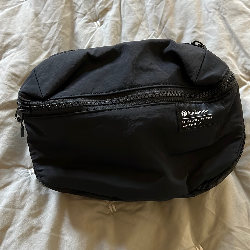 Lululemon Clean Lines Belt Bag